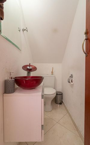 Casa de condomínio à venda com 83m², 2 quartos e 1 vagaLavabo