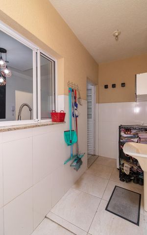 Casa de condomínio à venda com 83m², 2 quartos e 1 vagaÁrea de Serviço