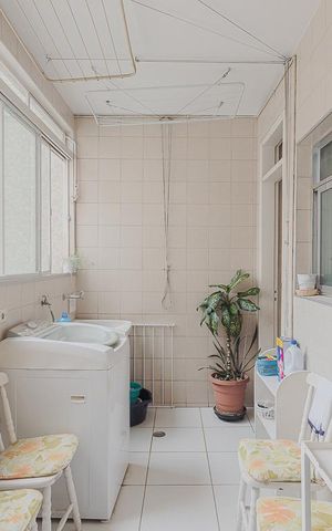 Apartamento à venda com 205m², 3 quartos e 2 vagas Apartamento à venda com 205m², 3 quartos e 2 vagasÁrea de Serviço