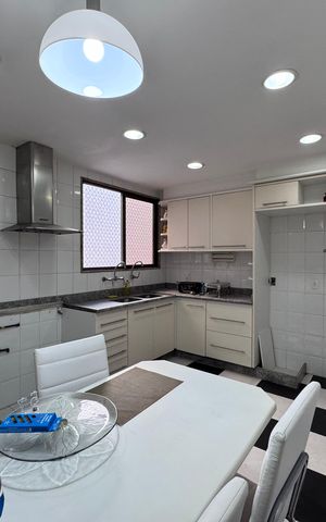Apartamento à venda com 323m², 4 quartos e 4 vagas Apartamento à venda com 323m², 4 quartos e 4 vagasCozinha