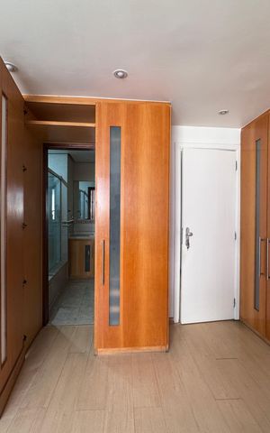 Apartamento à venda com 323m², 4 quartos e 4 vagas Apartamento à venda com 323m², 4 quartos e 4 vagasSuíte