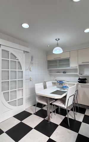 Apartamento à venda com 323m², 4 quartos e 4 vagas Apartamento à venda com 323m², 4 quartos e 4 vagasCozinha