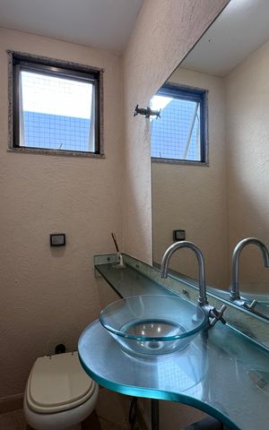 Apartamento à venda com 323m², 4 quartos e 4 vagas Apartamento à venda com 323m², 4 quartos e 4 vagasLavabo