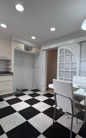 Apartamento à venda com 323m², 4 quartos e 4 vagas Apartamento à venda com 323m², 4 quartos e 4 vagasCozinha