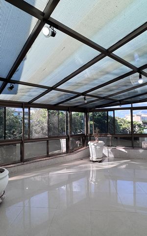 Apartamento à venda com 323m², 4 quartos e 4 vagas Apartamento à venda com 323m², 4 quartos e 4 vagasVaranda