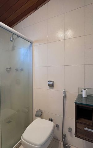 Apartamento à venda com 323m², 4 quartos e 4 vagas Apartamento à venda com 323m², 4 quartos e 4 vagasBanheiro