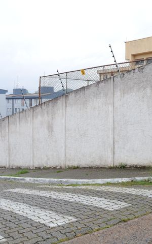 Apartamento à venda com 66m², 2 quartos e 1 vagaPlaca instalada na fachada do condomínio - Código da placa: HBJM-53