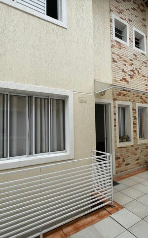 Casa de condomínio à venda com 170m², 3 quartos e 1 vaga Casa de condomínio à venda com 170m², 3 quartos e 1 vagaFachada