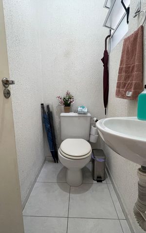 Casa de condomínio à venda com 170m², 3 quartos e 1 vaga Casa de condomínio à venda com 170m², 3 quartos e 1 vagaLavabo