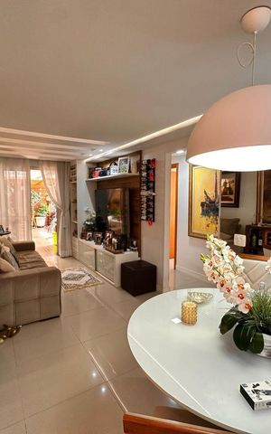Apartamento à venda com 195m², 3 quartos e 2 vagas Apartamento à venda com 195m², 3 quartos e 2 vagasSala de jantar