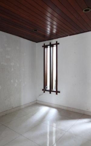 Casa à venda com 740m², 4 quartos e 2 vagasSala
