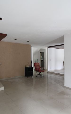 Casa à venda com 740m², 4 quartos e 2 vagasSala