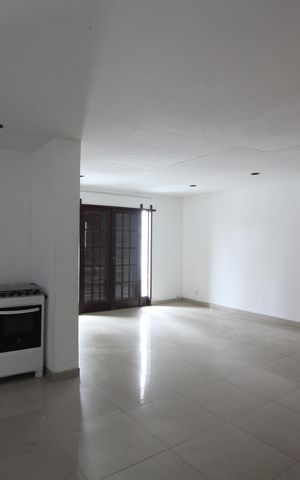Casa à venda com 740m², 4 quartos e 2 vagasSala