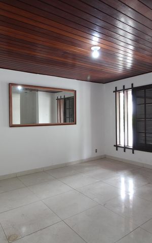 Casa à venda com 740m², 4 quartos e 2 vagasSala
