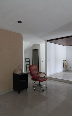 Casa à venda com 740m², 4 quartos e 2 vagasSala