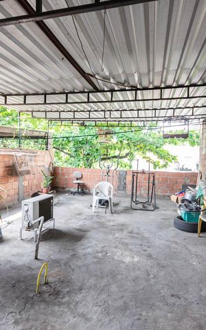 Casa à venda com 240m², 2 quartos e 2 vagasTerraço