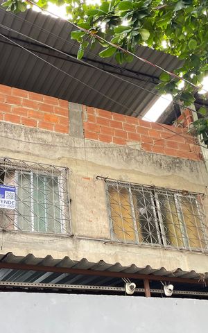 Casa à venda com 240m², 2 quartos e 2 vagas Casa à venda com 240m², 2 quartos e 2 vagasPlaquinha