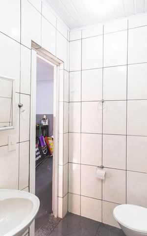 Casa à venda com 240m², 2 quartos e 2 vagasBanheiro 2 (primeiro andar)