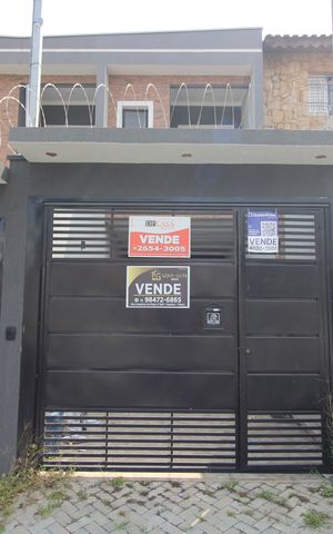 Casa à venda com 100m², 3 quartos e 2 vagasFachada