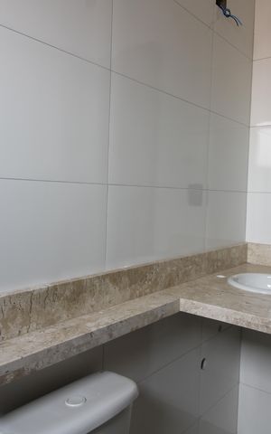 Casa à venda com 100m², 3 quartos e 2 vagasBanheiro quarto 1