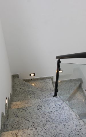 Casa à venda com 100m², 3 quartos e 2 vagasEscada