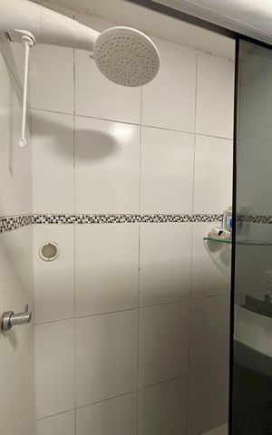 Apartamento à venda com 64m², 2 quartos e sem vaga Apartamento à venda com 64m², 2 quartos e sem vagaBanheiro social