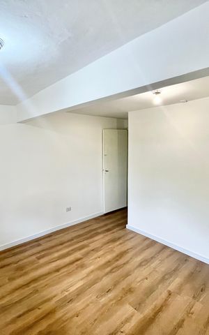 Casa à venda com 210m², 7 quartos e 2 vagas Casa à venda com 210m², 7 quartos e 2 vagasQuarto 2