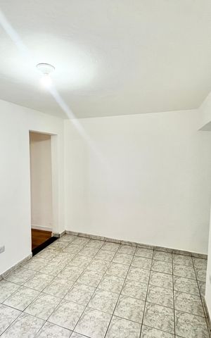 Casa à venda com 210m², 7 quartos e 2 vagas Casa à venda com 210m², 7 quartos e 2 vagasSala