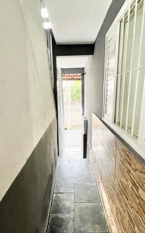 Casa à venda com 210m², 7 quartos e 2 vagas Casa à venda com 210m², 7 quartos e 2 vagasCorredor