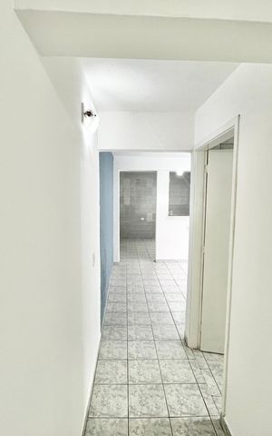 Casa à venda com 210m², 7 quartos e 2 vagas Casa à venda com 210m², 7 quartos e 2 vagasCorredor