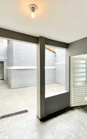 Casa à venda com 210m², 7 quartos e 2 vagas Casa à venda com 210m², 7 quartos e 2 vagasQuintal