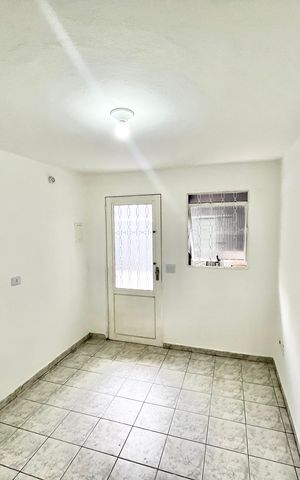Casa à venda com 210m², 7 quartos e 2 vagas Casa à venda com 210m², 7 quartos e 2 vagasSala