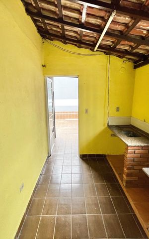 Casa à venda com 210m², 7 quartos e 2 vagas Casa à venda com 210m², 7 quartos e 2 vagasCozinha Varanda
