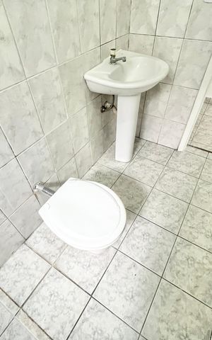 Casa à venda com 210m², 7 quartos e 2 vagas Casa à venda com 210m², 7 quartos e 2 vagasBanheiro
