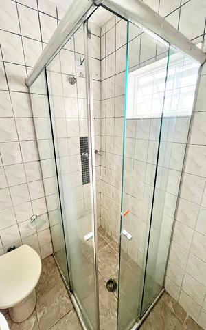 Casa à venda com 210m², 7 quartos e 2 vagas Casa à venda com 210m², 7 quartos e 2 vagasBanheiro da Suíte