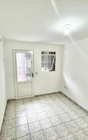 Casa à venda com 210m², 7 quartos e 2 vagas Casa à venda com 210m², 7 quartos e 2 vagasSala