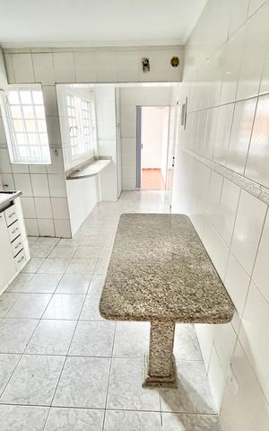 Casa à venda com 210m², 7 quartos e 2 vagas Casa à venda com 210m², 7 quartos e 2 vagasCozinha