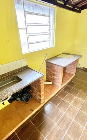 Casa à venda com 210m², 7 quartos e 2 vagas Casa à venda com 210m², 7 quartos e 2 vagasCozinha Varanda