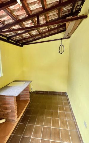 Casa à venda com 210m², 7 quartos e 2 vagas Casa à venda com 210m², 7 quartos e 2 vagasCozinha Varanda