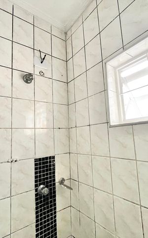 Casa à venda com 210m², 7 quartos e 2 vagas Casa à venda com 210m², 7 quartos e 2 vagasBanheiro da Suíte