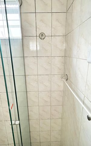 Casa à venda com 210m², 7 quartos e 2 vagas Casa à venda com 210m², 7 quartos e 2 vagasBanheiro da Suíte