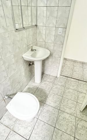 Casa à venda com 210m², 7 quartos e 2 vagas Casa à venda com 210m², 7 quartos e 2 vagasBanheiro