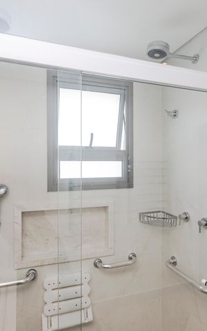 Apartamento à venda com 192m², 2 quartos e 4 vagas Apartamento à venda com 192m², 2 quartos e 4 vagasBanheiro da Suíte 1