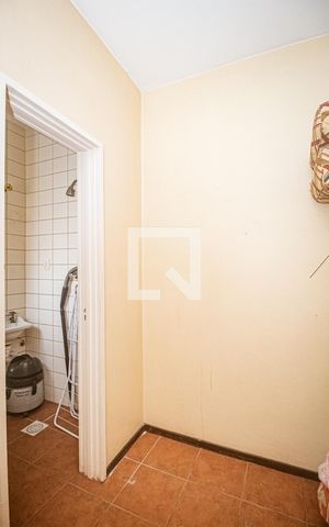 Apartamento à venda com 156m², 4 quartos e 2 vagas Apartamento à venda com 156m², 4 quartos e 2 vagasÁrea de serviço