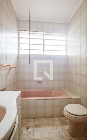 Apartamento à venda com 156m², 4 quartos e 2 vagas Apartamento à venda com 156m², 4 quartos e 2 vagasBanheiro