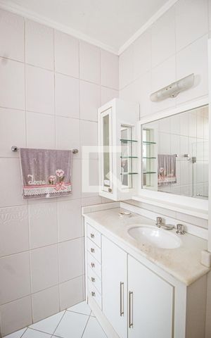 Apartamento à venda com 156m², 4 quartos e 2 vagas Apartamento à venda com 156m², 4 quartos e 2 vagasBanheiro