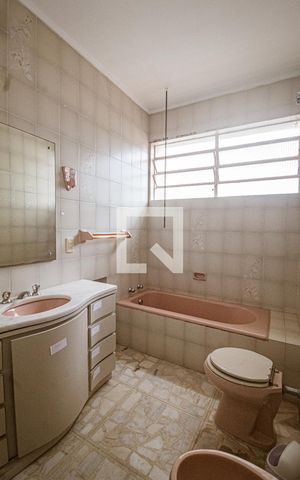 Apartamento à venda com 156m², 4 quartos e 2 vagas Apartamento à venda com 156m², 4 quartos e 2 vagasBanheiro