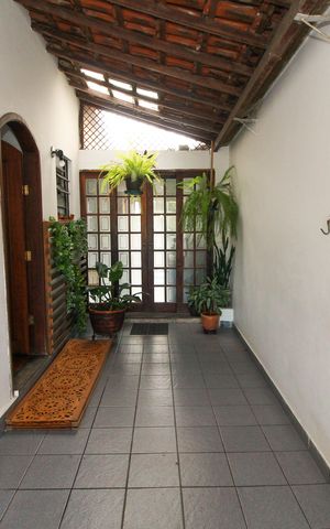 Casa à venda com 156m², 5 quartos e 2 vagas Casa à venda com 156m², 5 quartos e 2 vagasGaragem