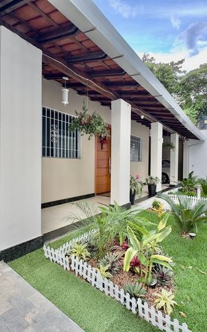Casa à venda com 360m², 5 quartos e 4 vagas Casa à venda com 360m², 5 quartos e 4 vagasÁrea externa