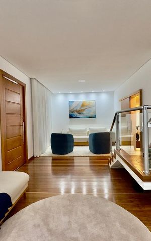 Casa à venda com 360m², 5 quartos e 4 vagas Casa à venda com 360m², 5 quartos e 4 vagasSala